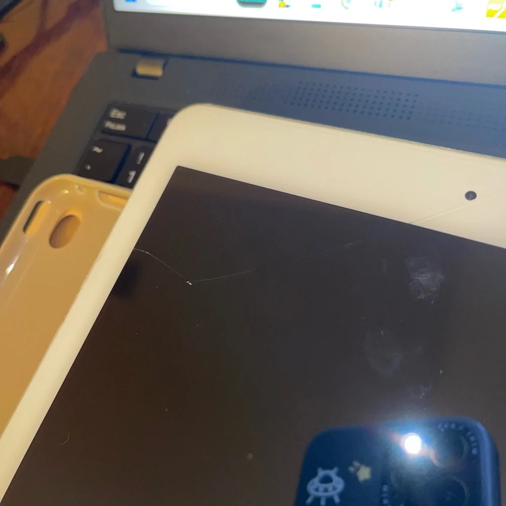 Apple Gold iPad Sleek Design Large Display